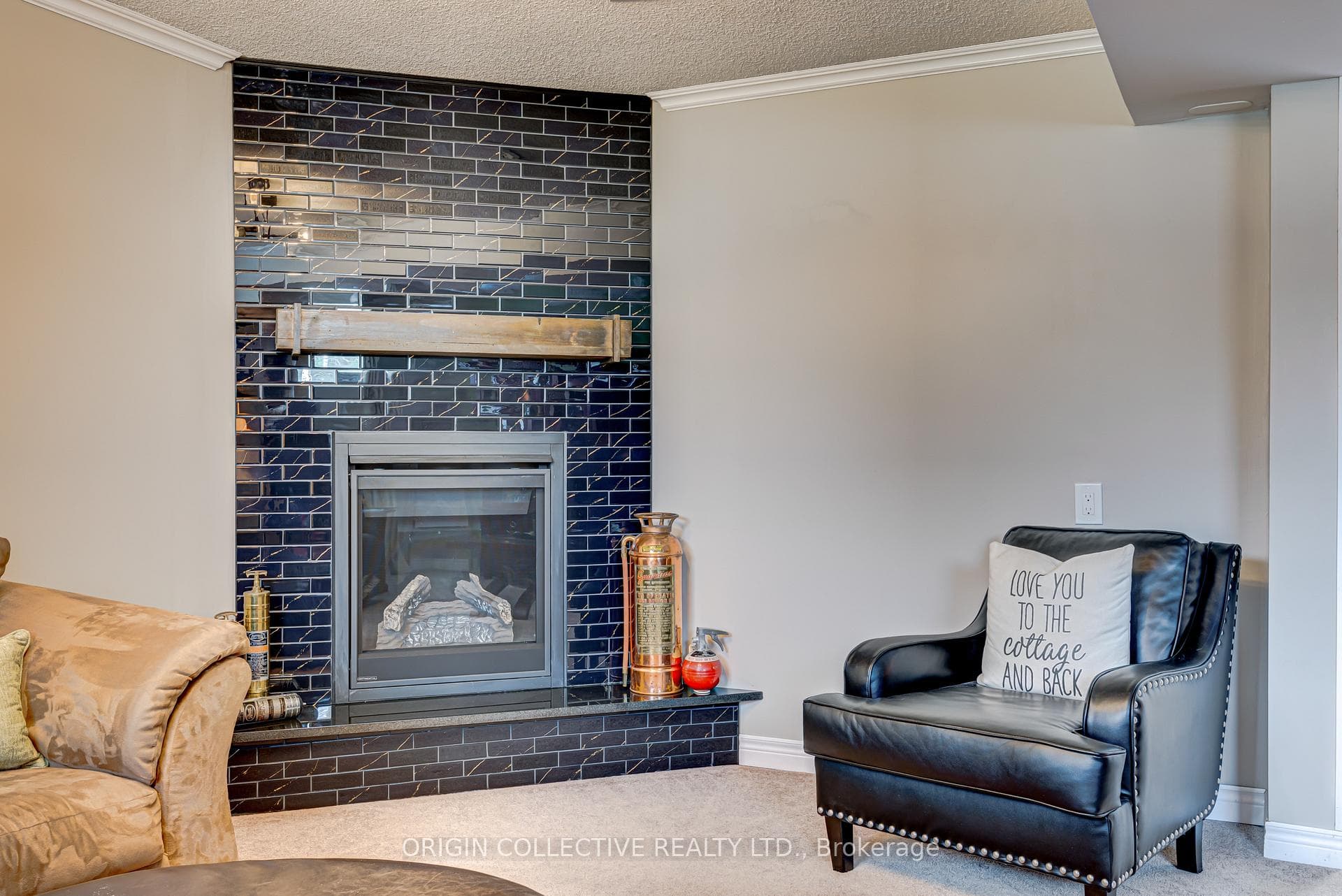 444 William Street photo 20