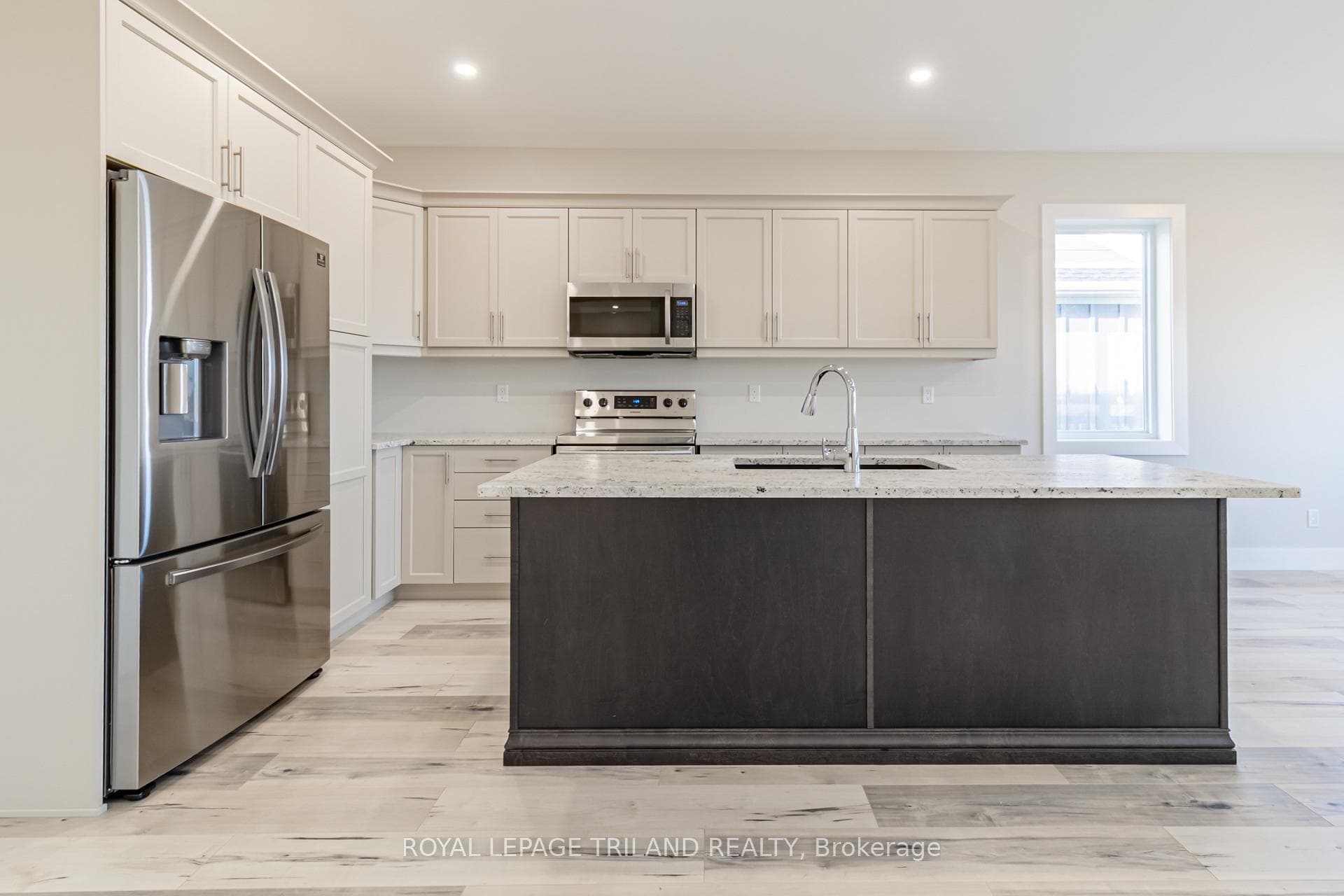 Kitchen is like it has been barely been used!