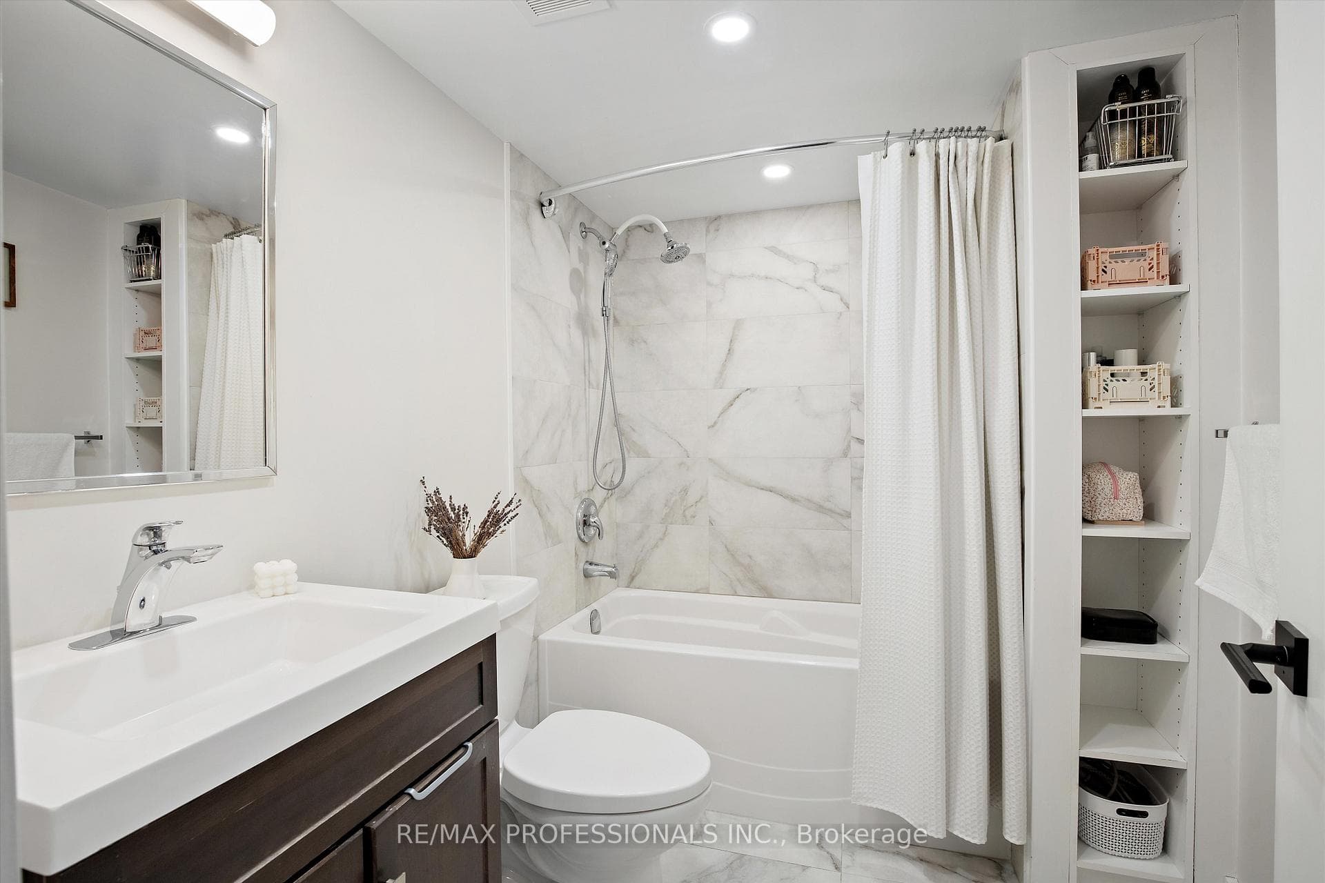 1055 Bay Street Unit 709 photo 11
