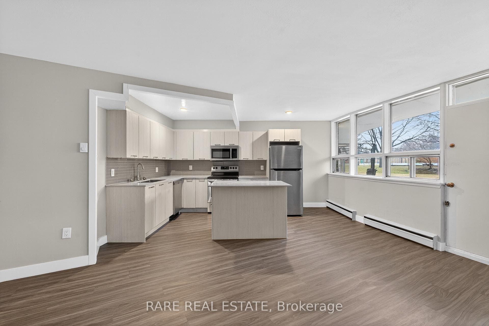 4340 Bloor Street Unit 103 photo 2