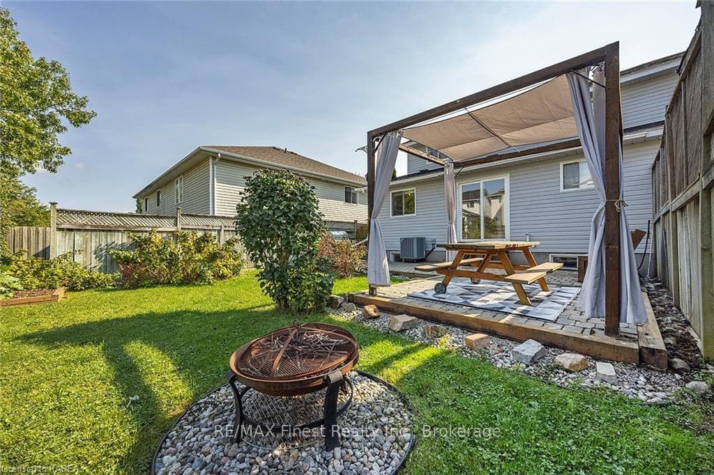 476 FIELDSTONE Drive photo 46