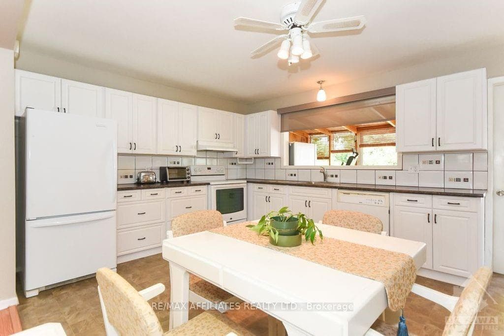 1327 MAXIME Street photo 8