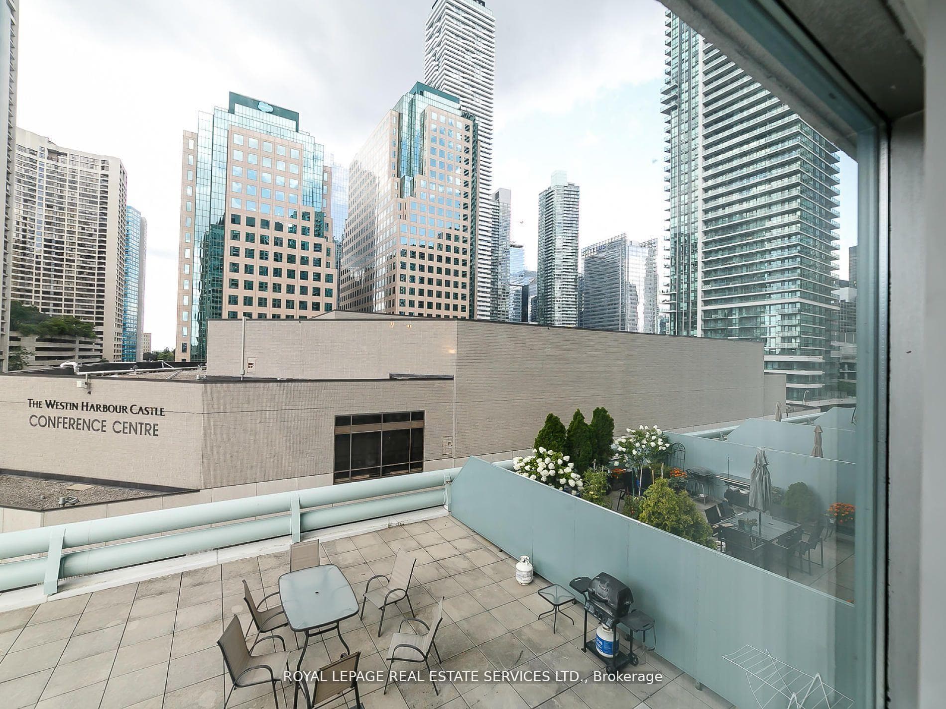 10 Queens Quay Unit 407 photo 28