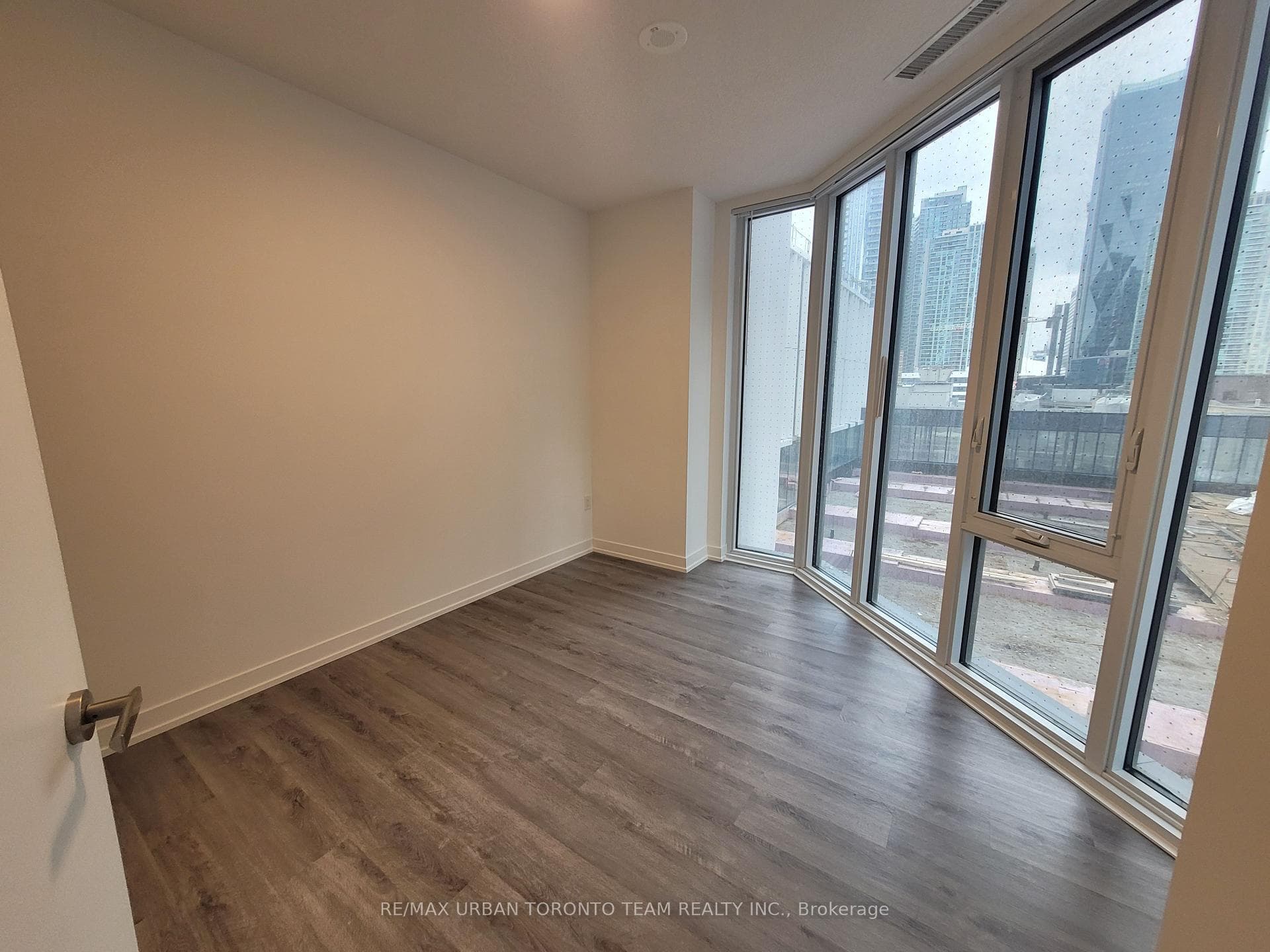 138 Downes Street Unit 820 photo 12