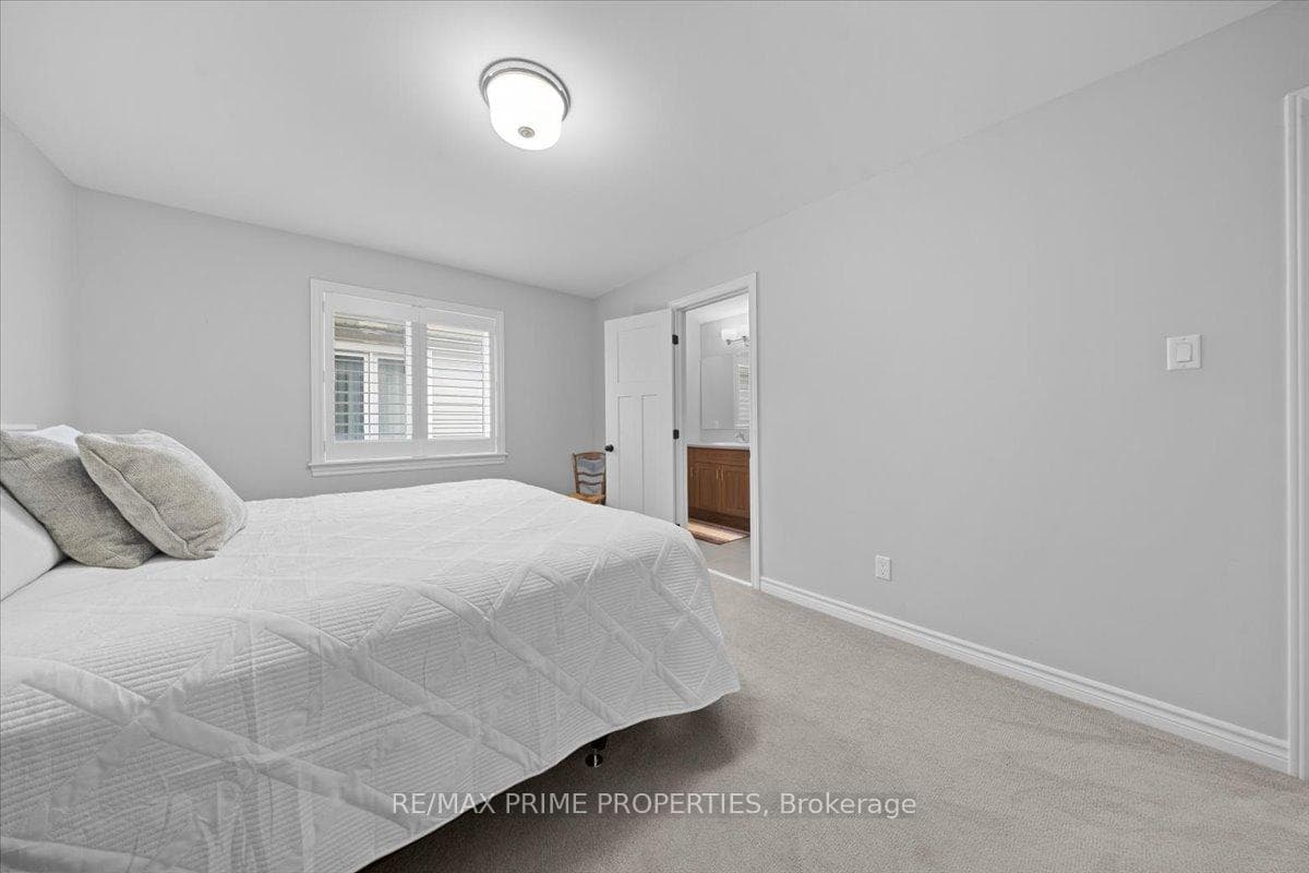 724 Cartographe Street photo 34