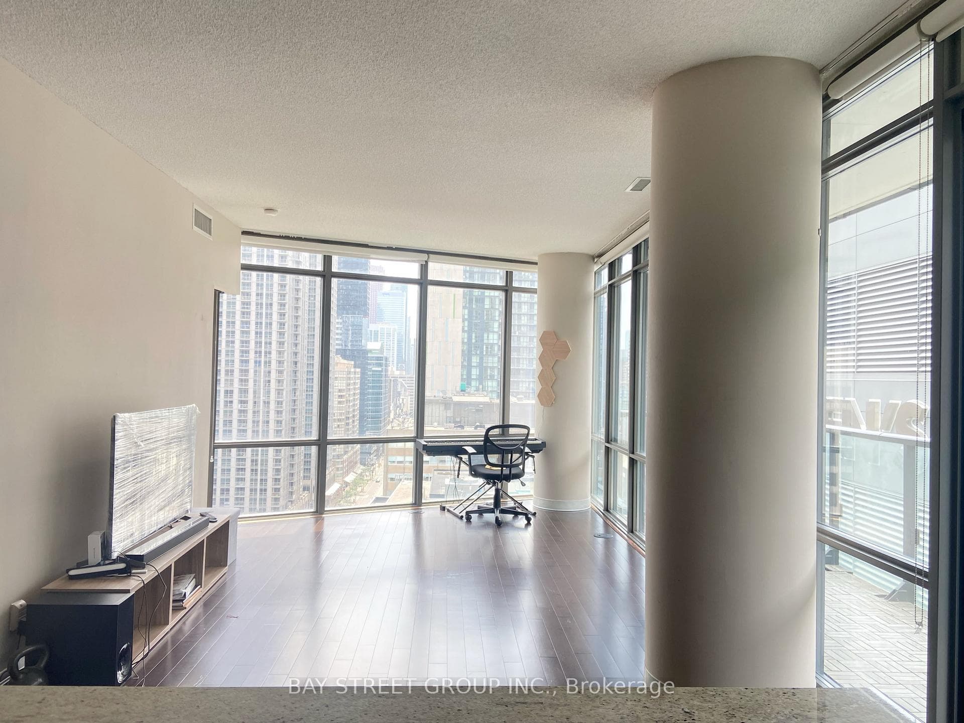 832 Bay Street Unit 1410 photo 4
