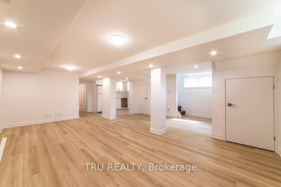 2424 Iris Street Unit B photo 4