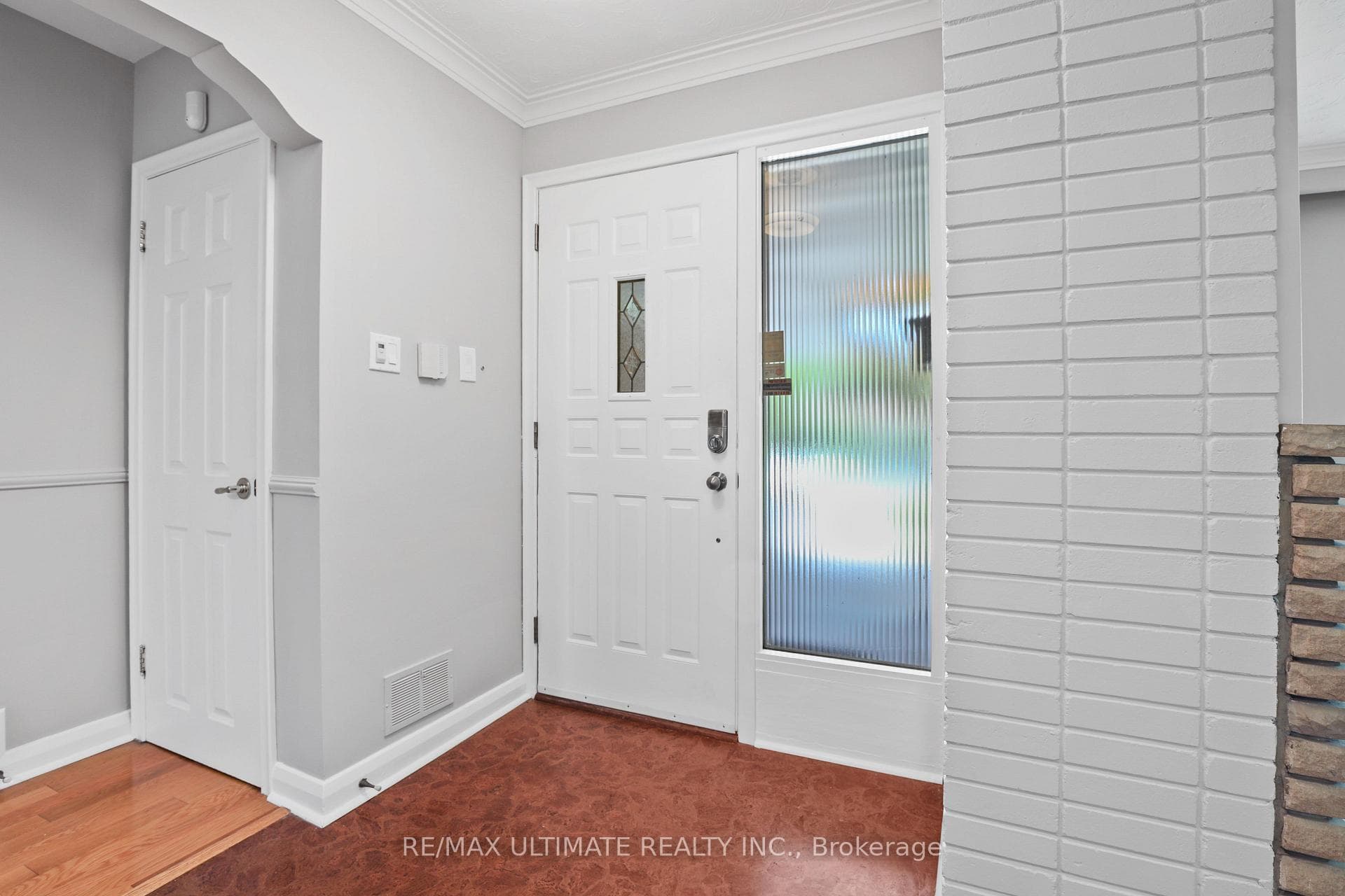 121 Elvaston Drive photo 2
