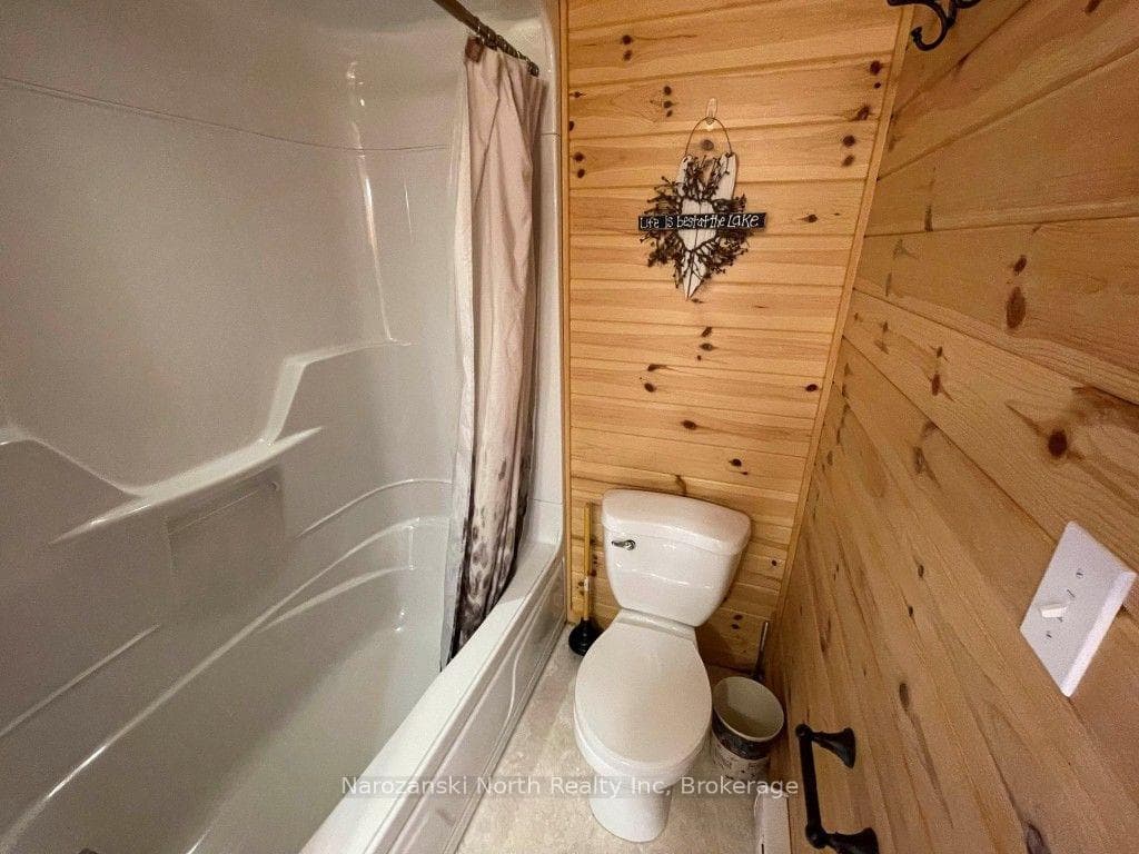 151B Du Lac Avenue photo 11