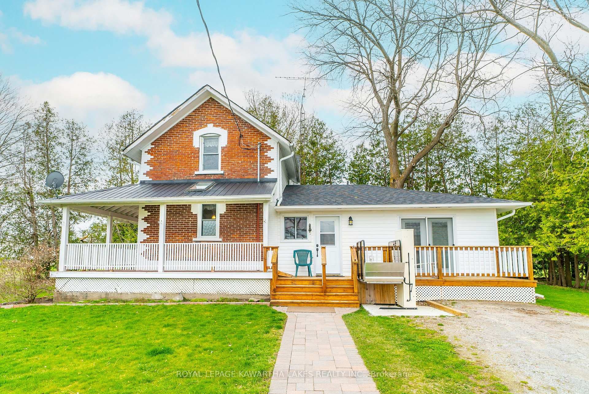 775 Cresswell Road photo 8