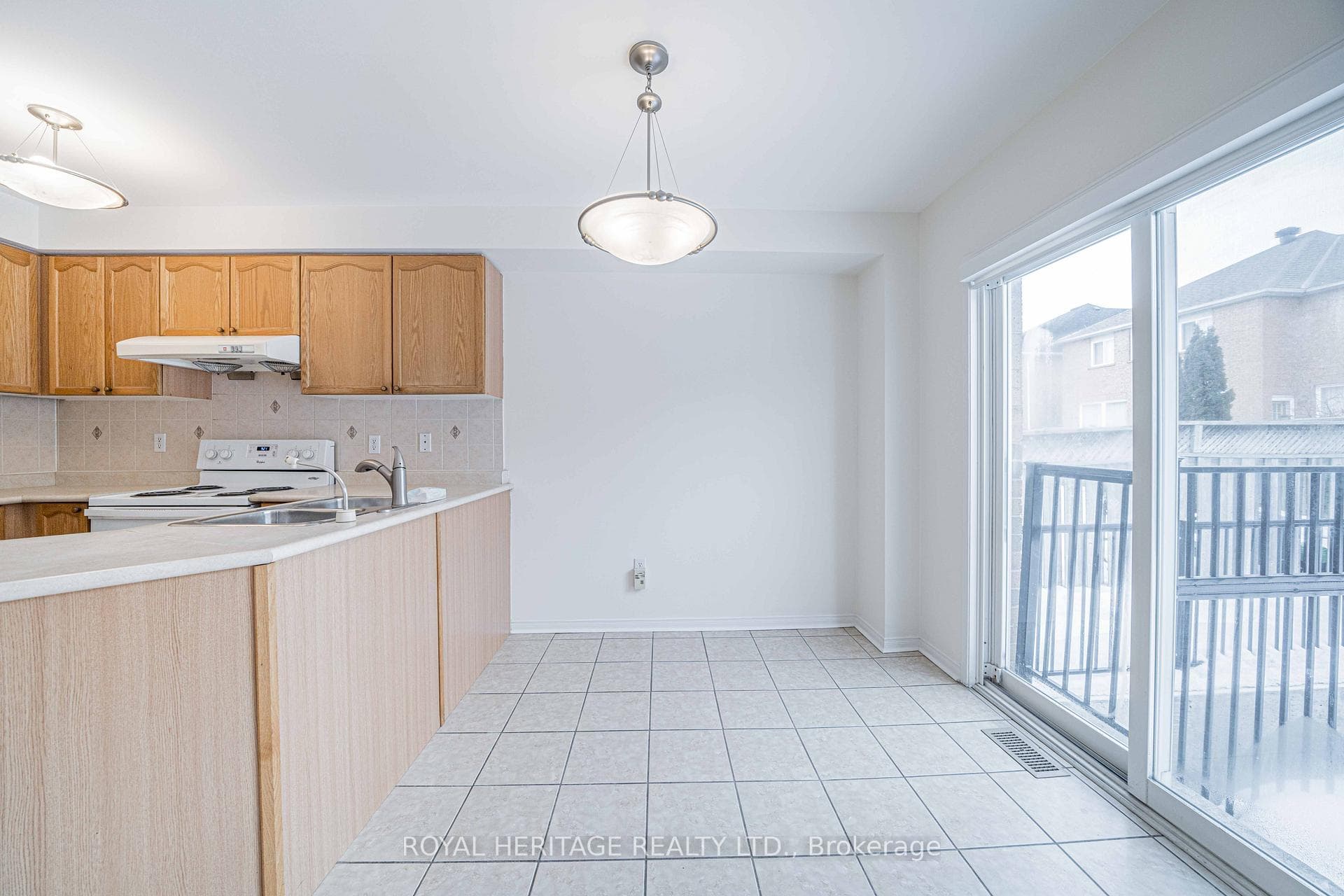 344 Castlemore Avenue photo 2
