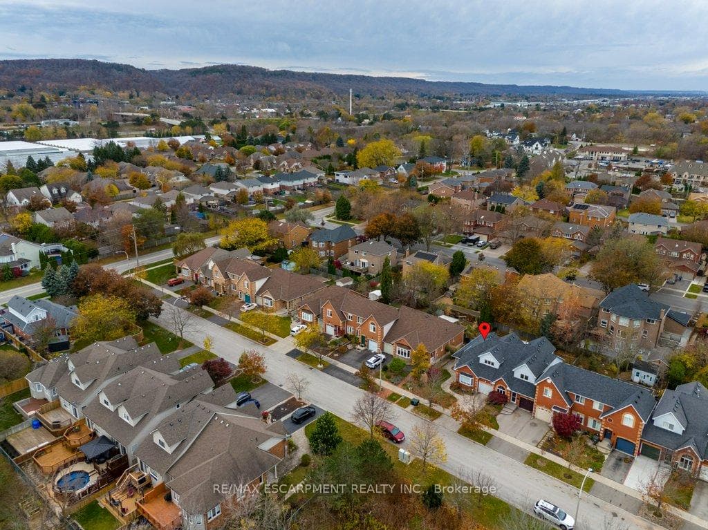 76 Morrison Crescent photo 4