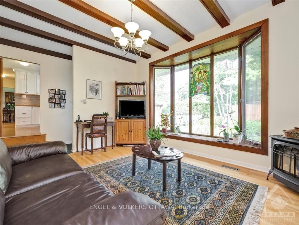 1820 DUNKIRK Crescent photo 17