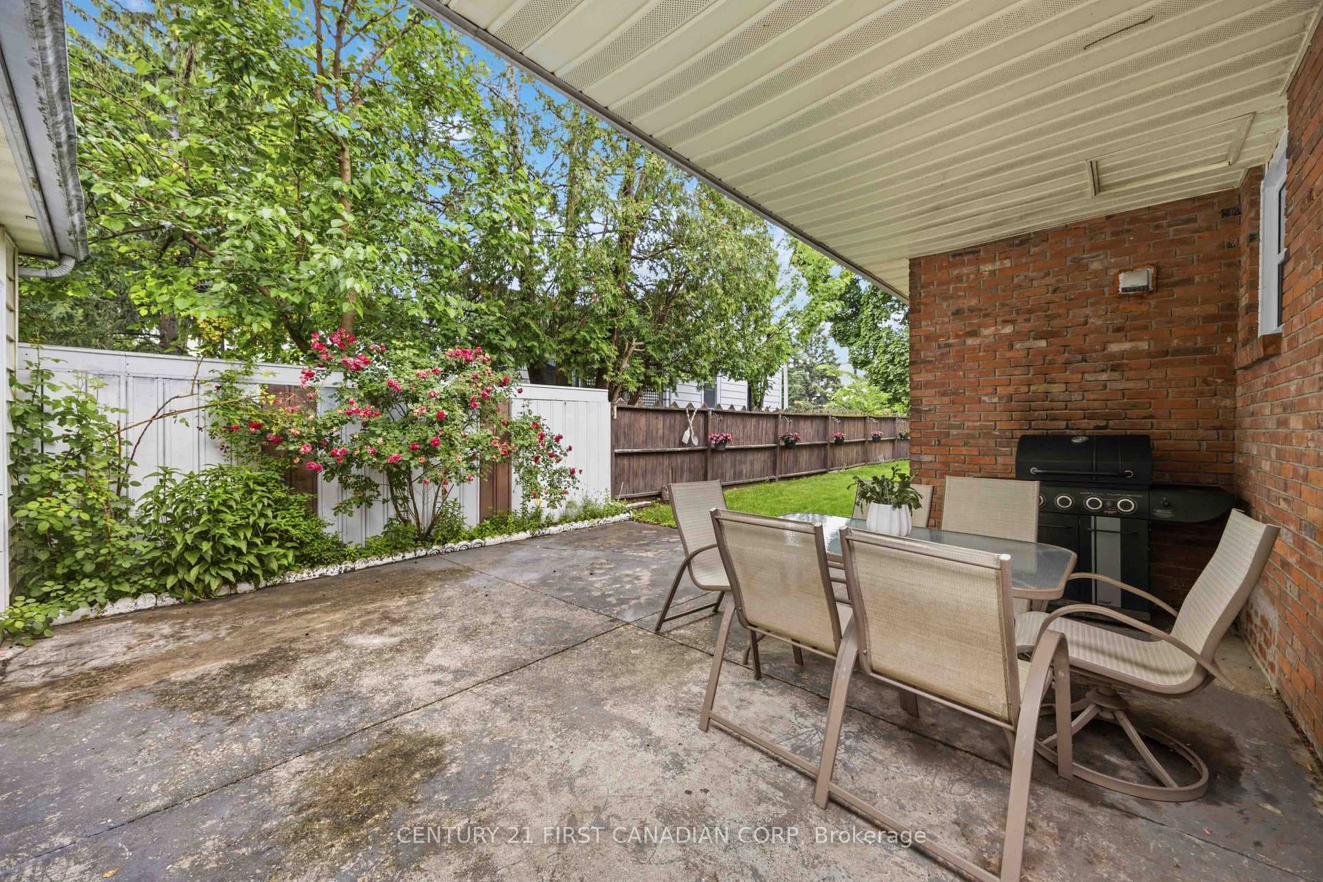 184 Durand Street photo 26