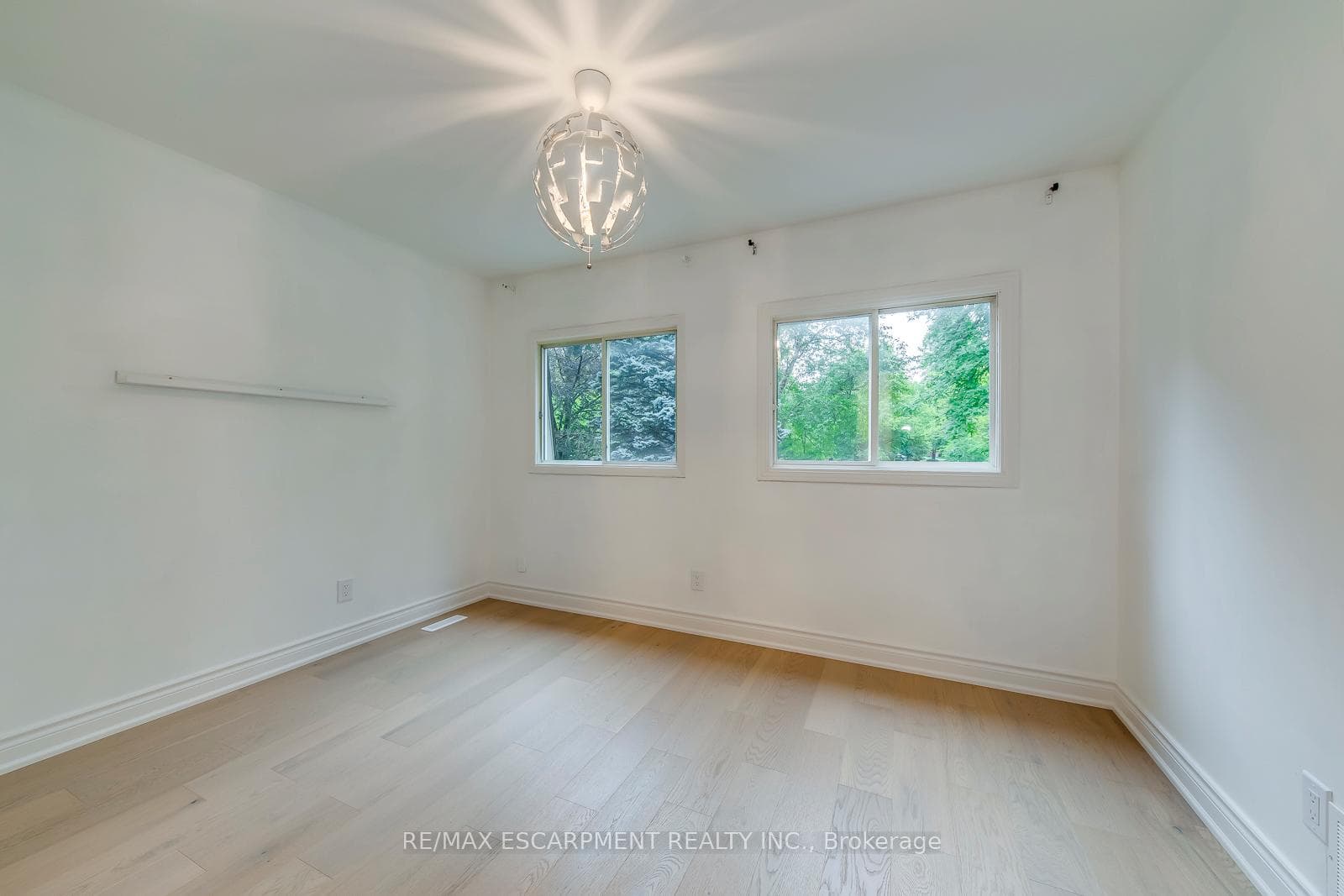 170 Cavendish Court photo 29