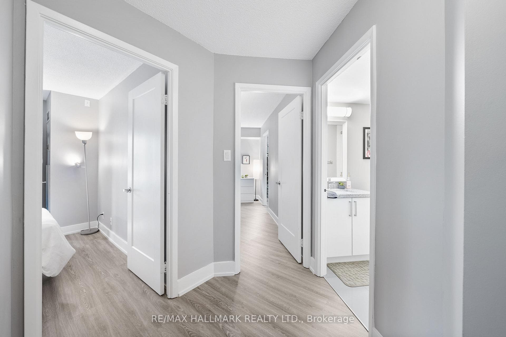 711 Bay Street Unit 419 photo 12