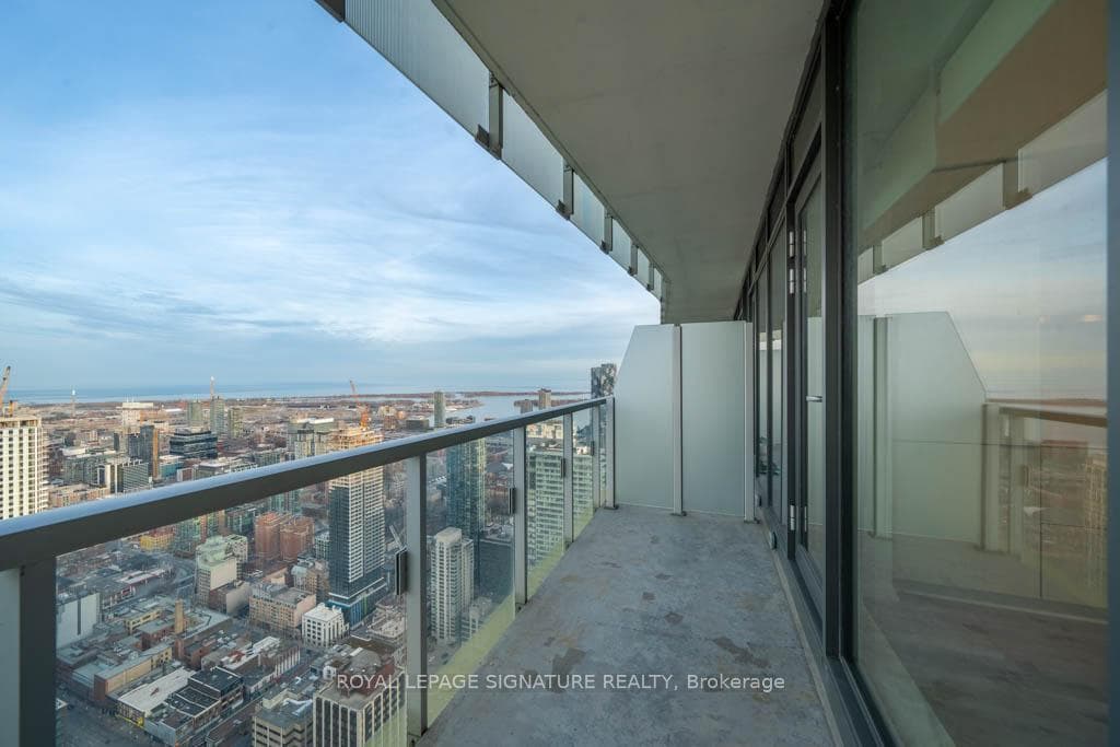 197 Yonge Street Unit 5603 photo 22