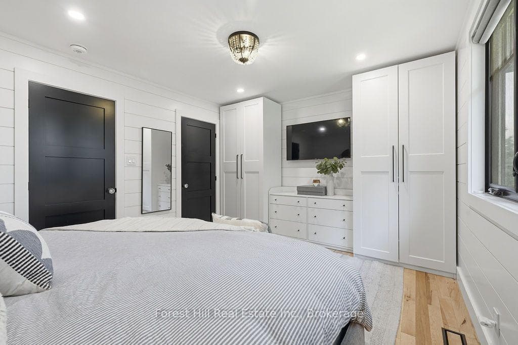 415 Wellington Street photo 25