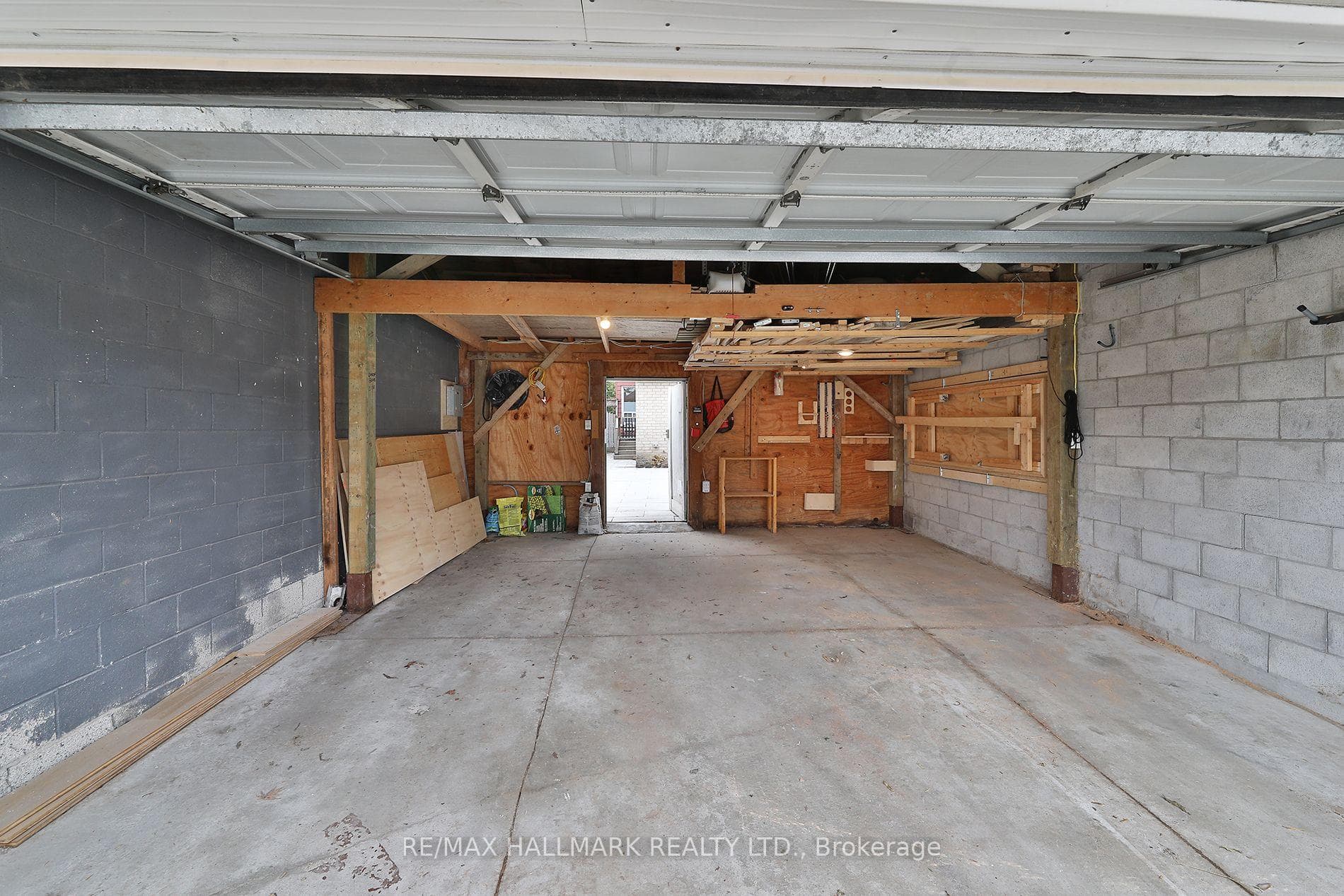 391 Delaware Avenue photo 37