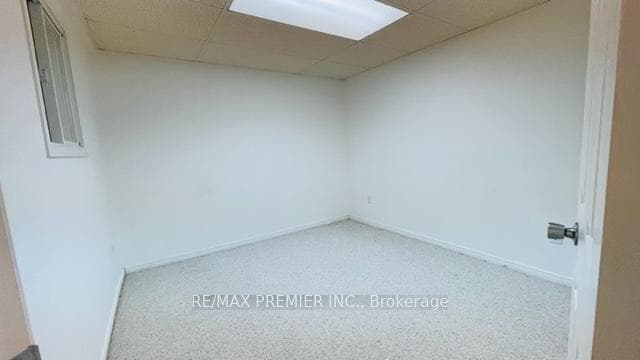 35 Davies Crescent photo 23