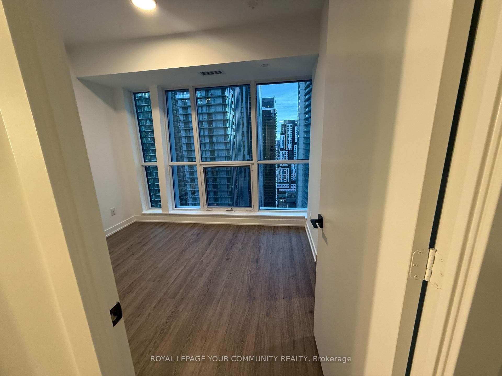 327 King Street Unit 3407 photo 7