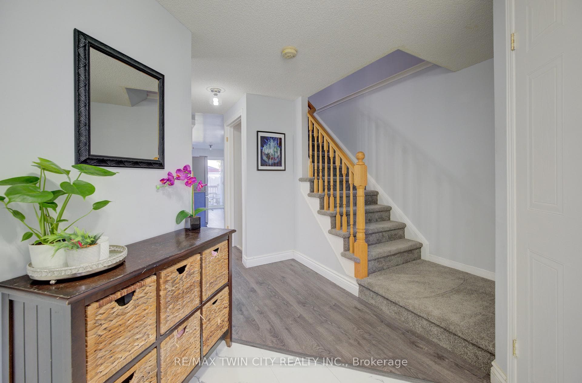 36 Robertson Street photo 5