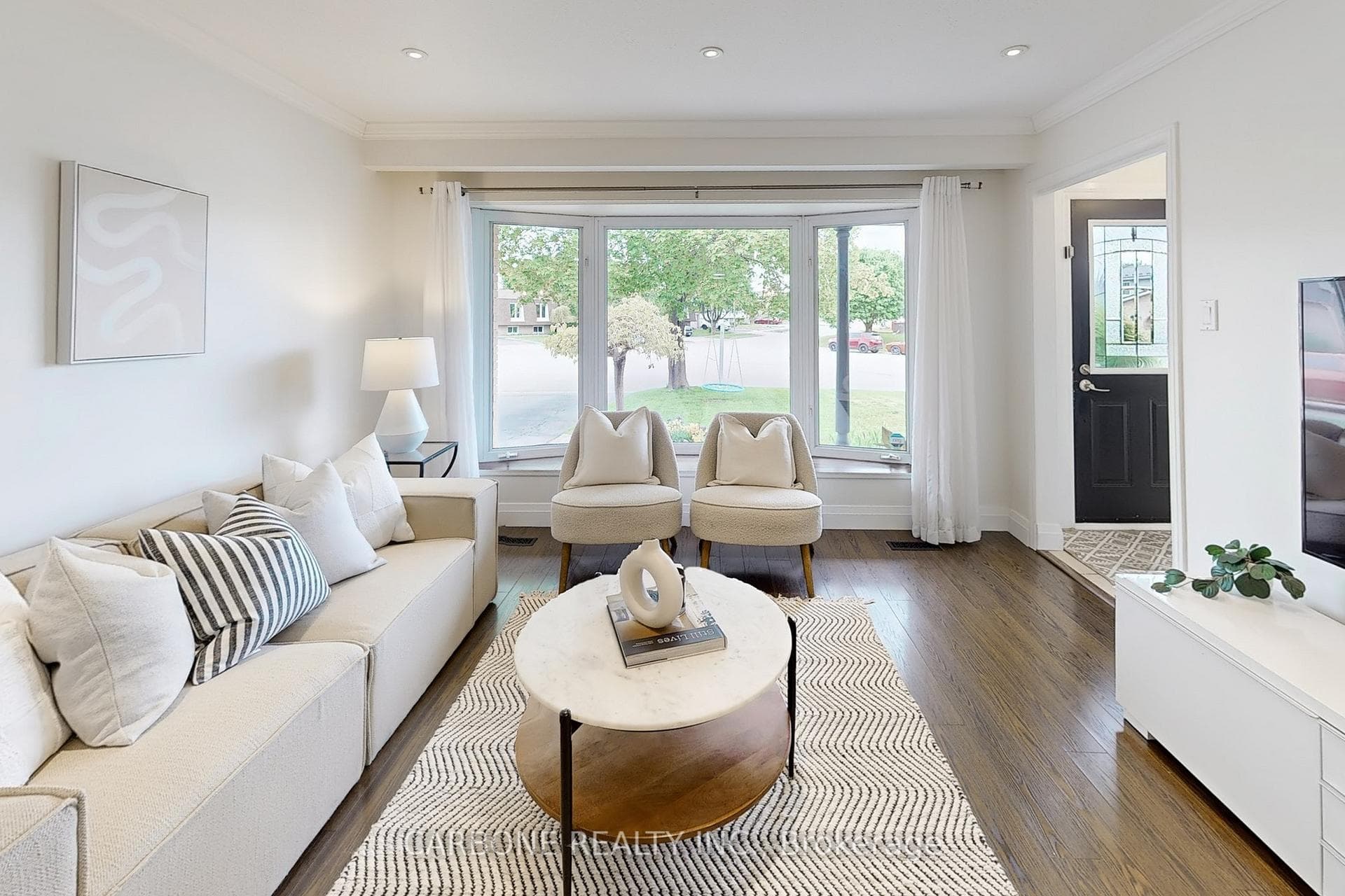 62 Valerie Court photo 5
