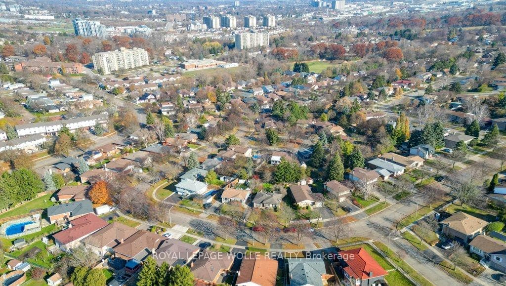 76 Devonglen Drive photo 39