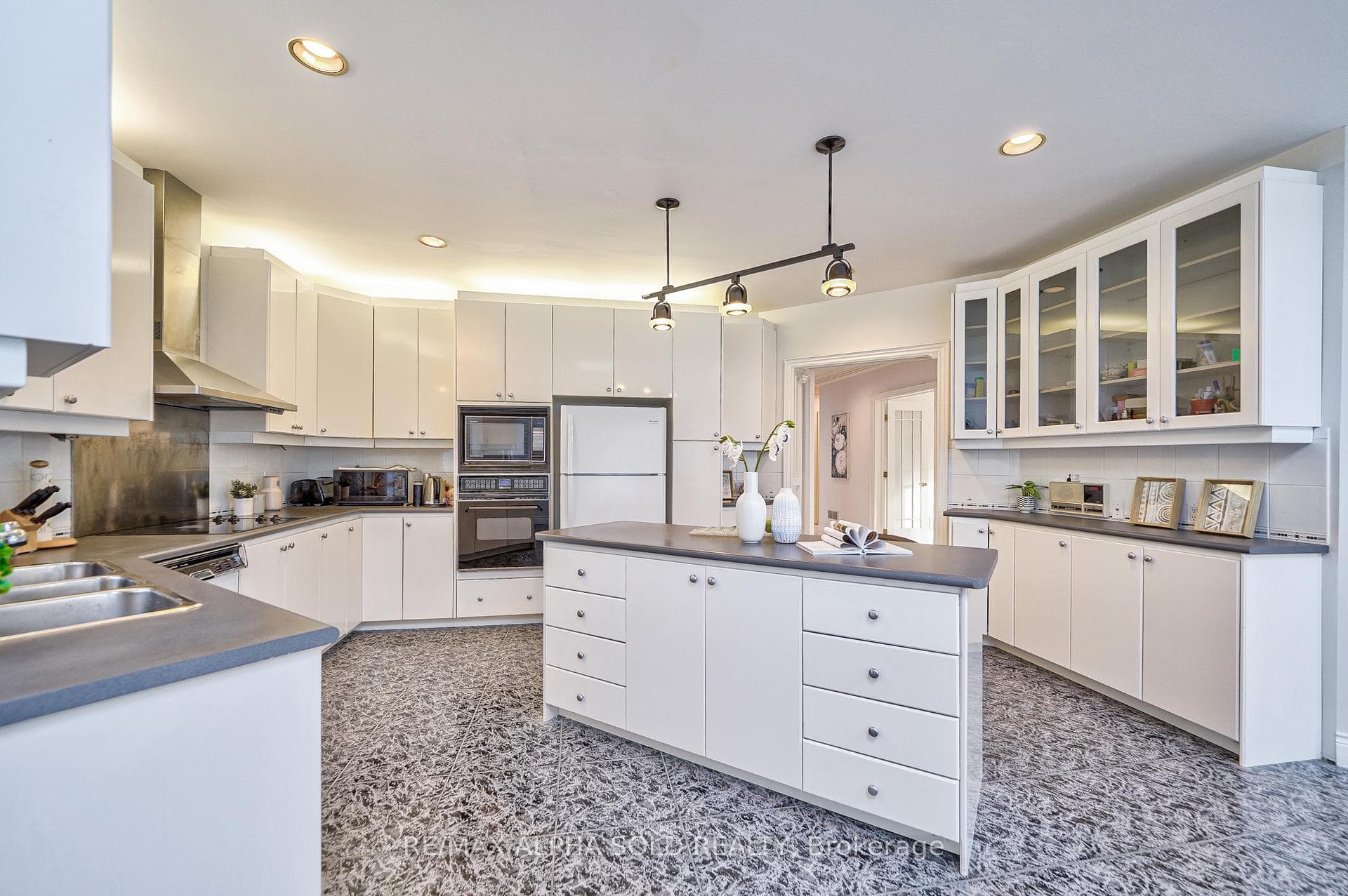 192 Moore Park Avenue photo 16