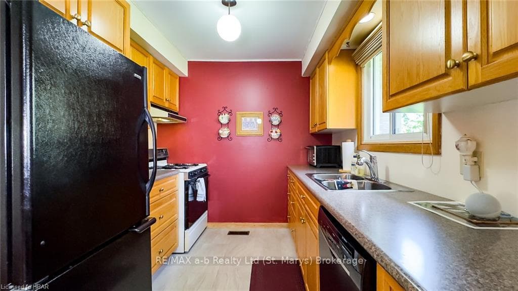 3 SPARLING Crescent photo 17