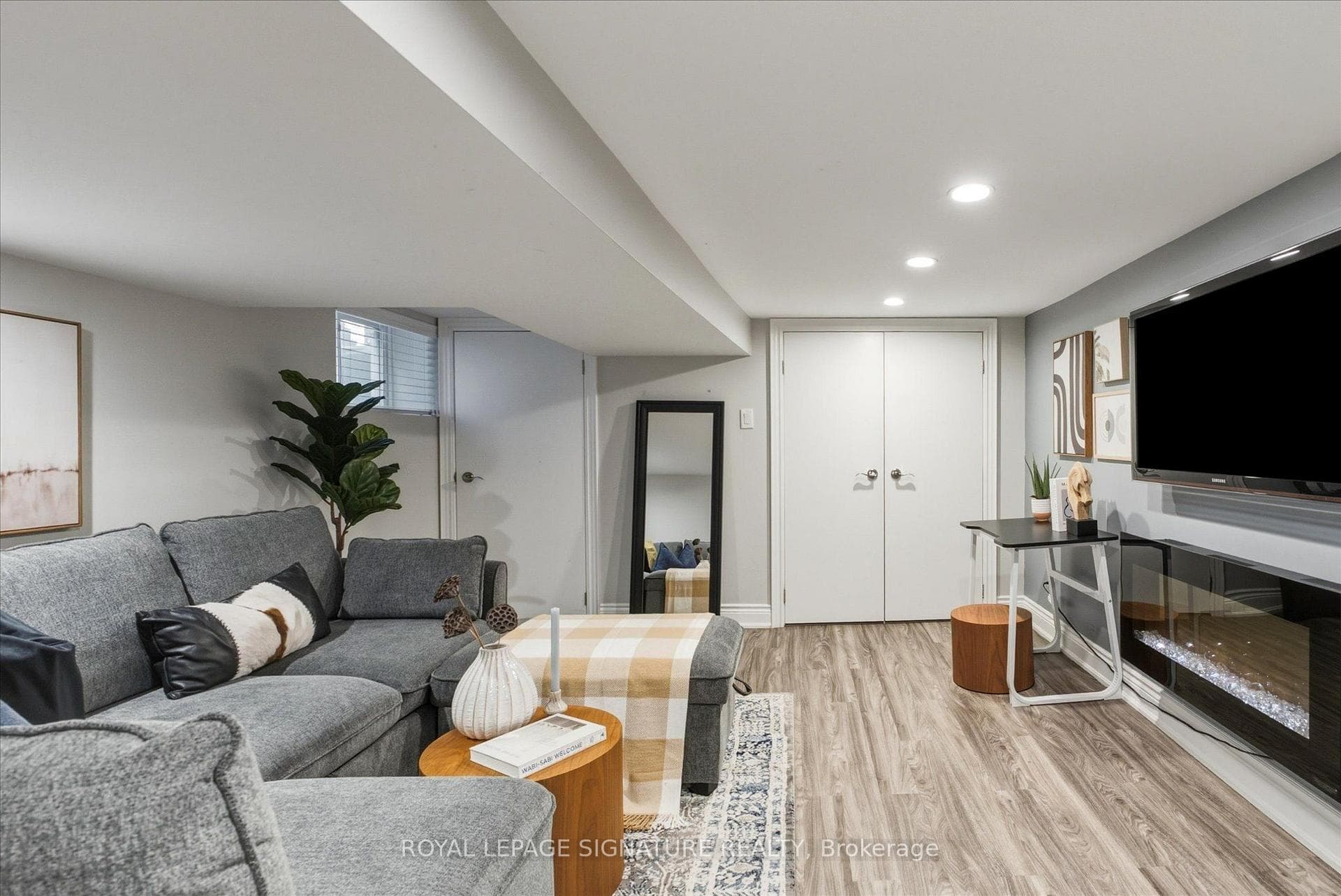 122 Holborne Avenue photo 37
