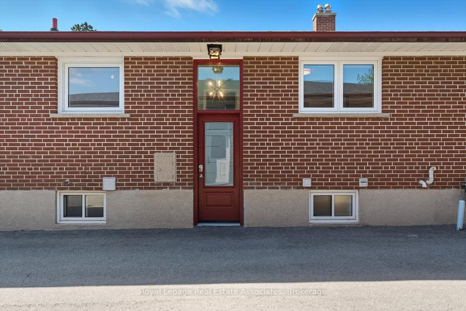 1624 Coram Crescent photo 43
