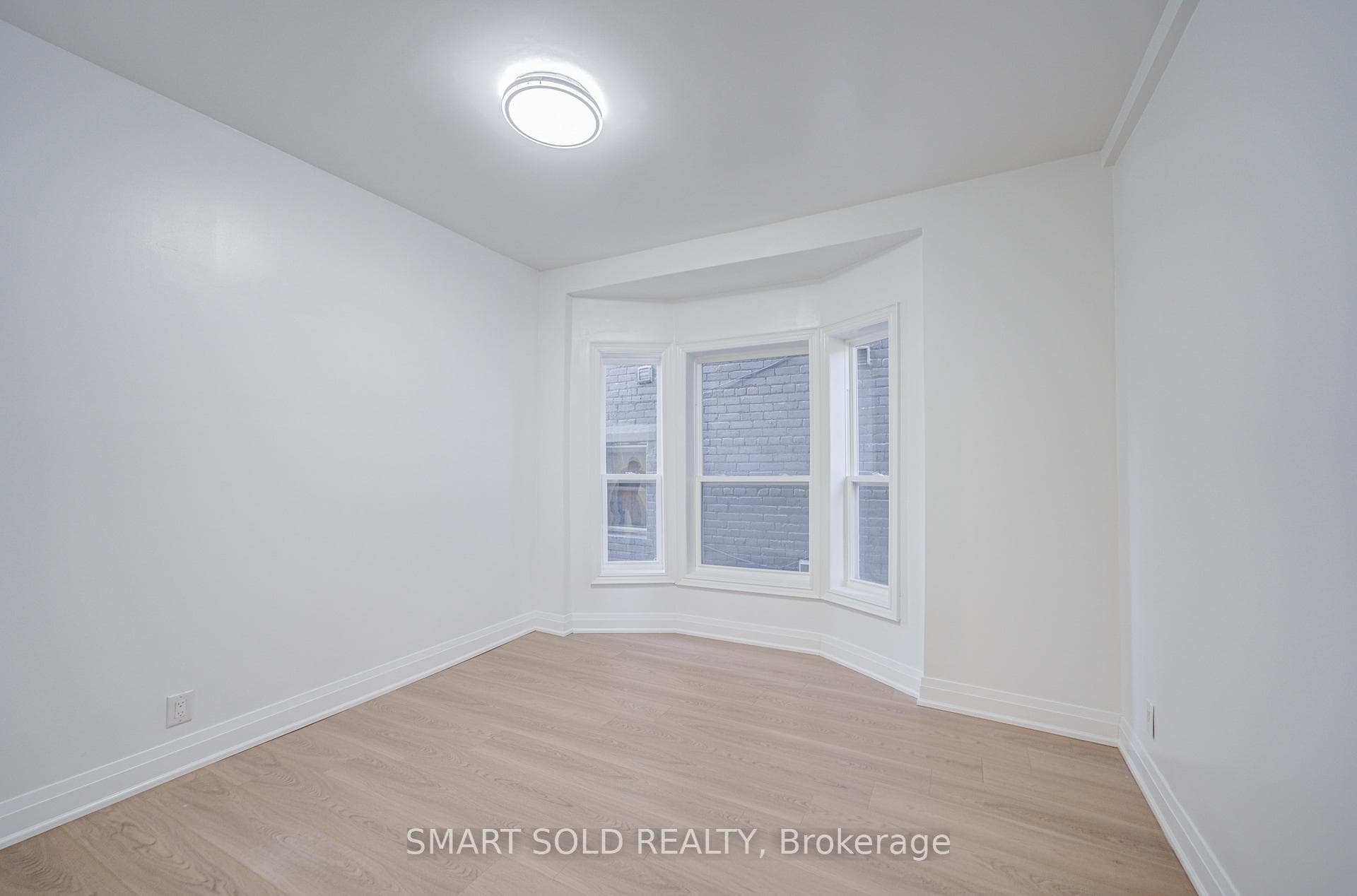 1081 Gerrard Street photo 12