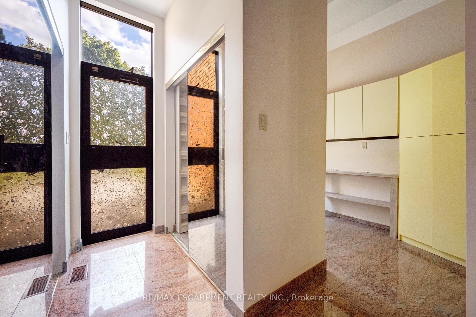 10 Edgeforest Drive photo 12