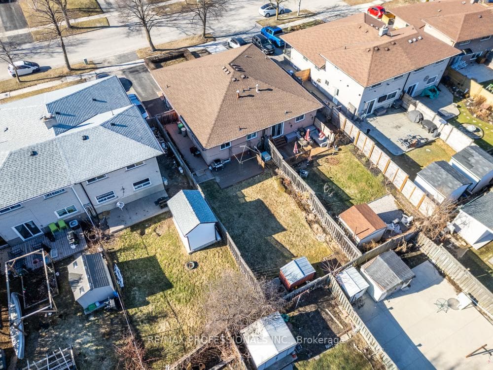 2416 Padstow Crescent photo 34