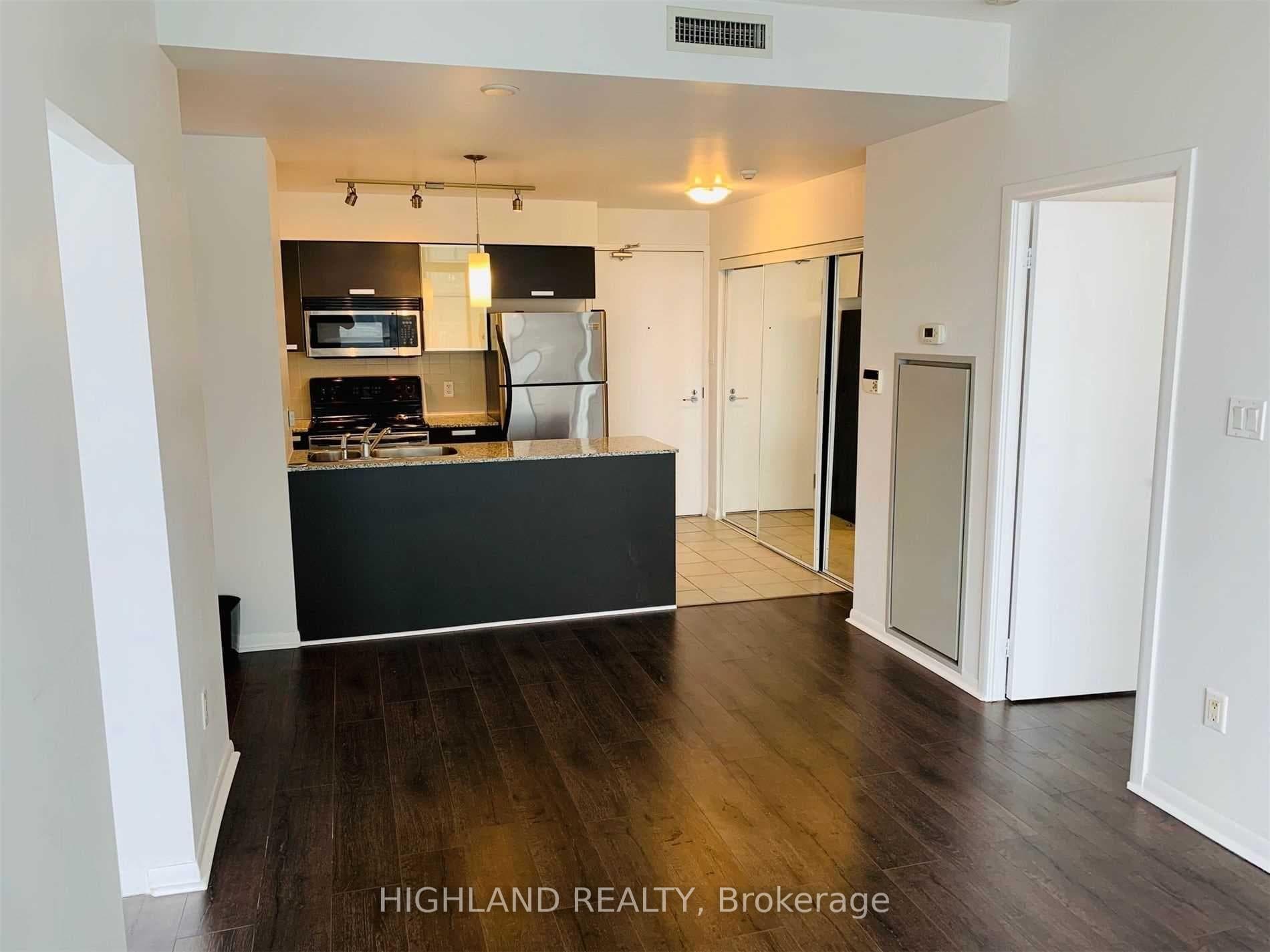 37 Grosvenor Street Unit 3201 photo 3