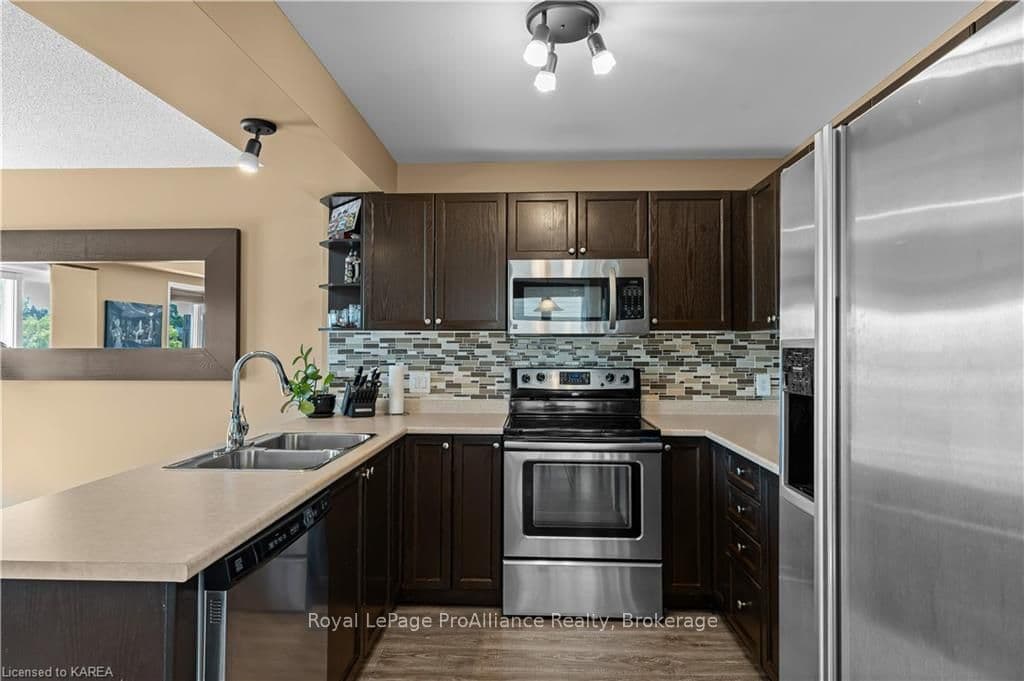 1548 CRIMSON Crescent photo 17