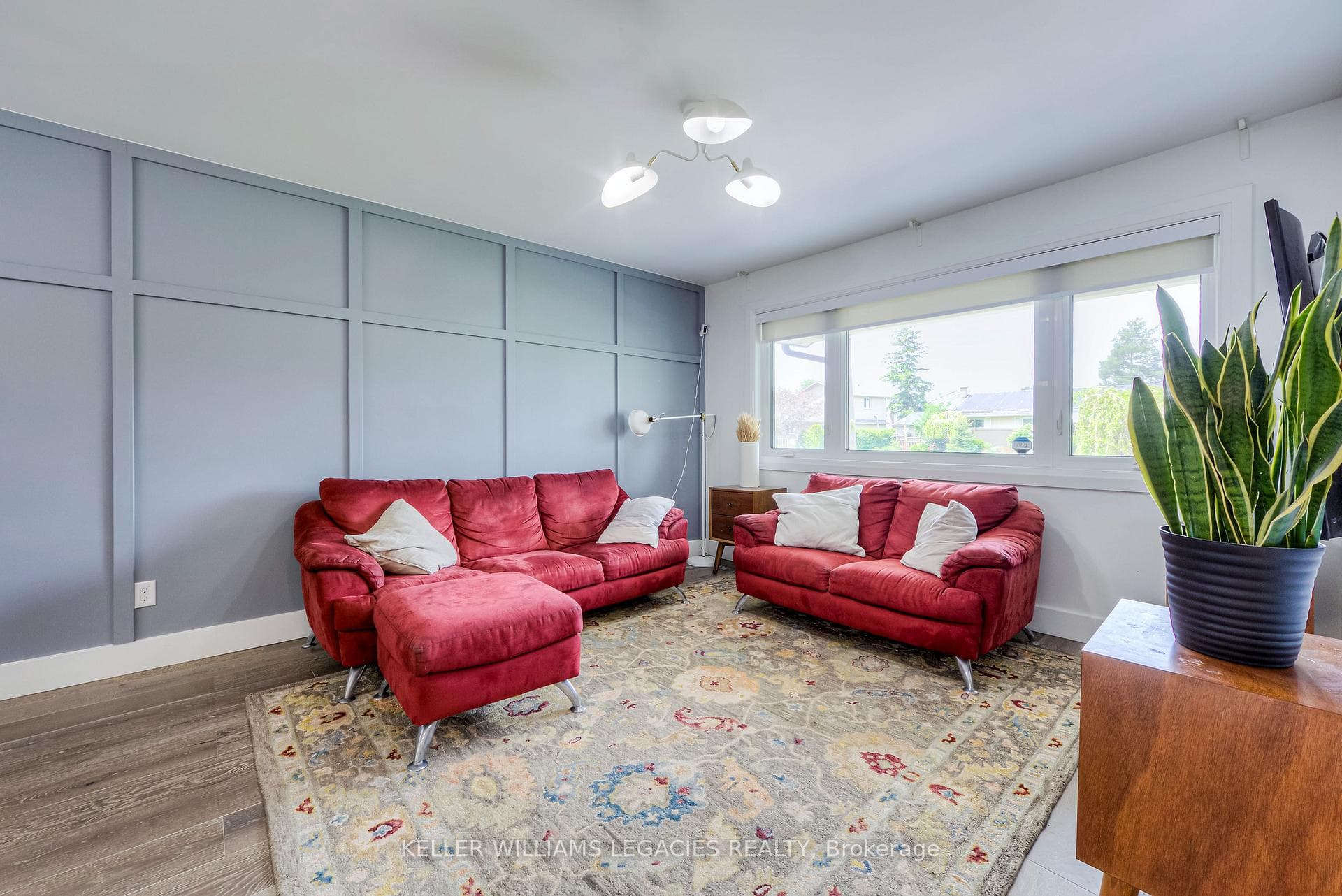 221 Martha Crescent photo 4