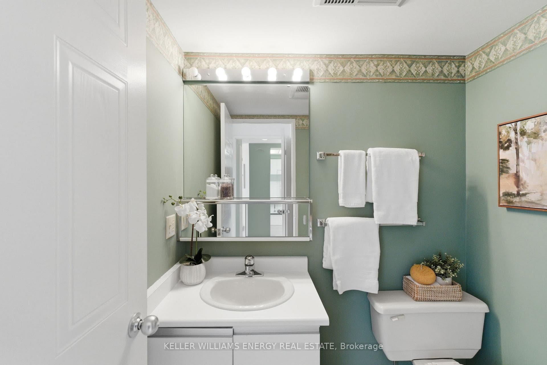 711 Rossland Road Unit 901 photo 23
