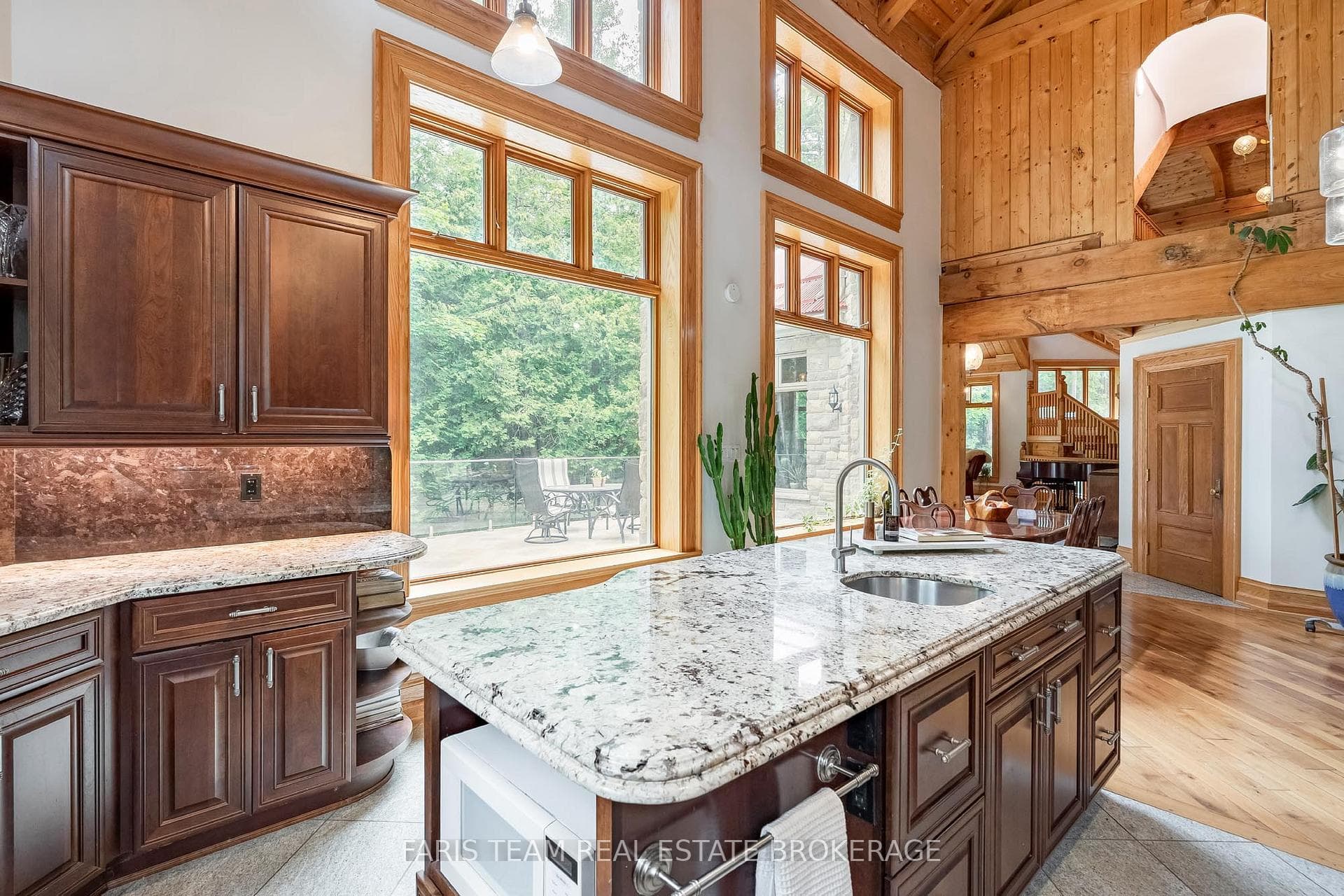 636 Harbour Street photo 12