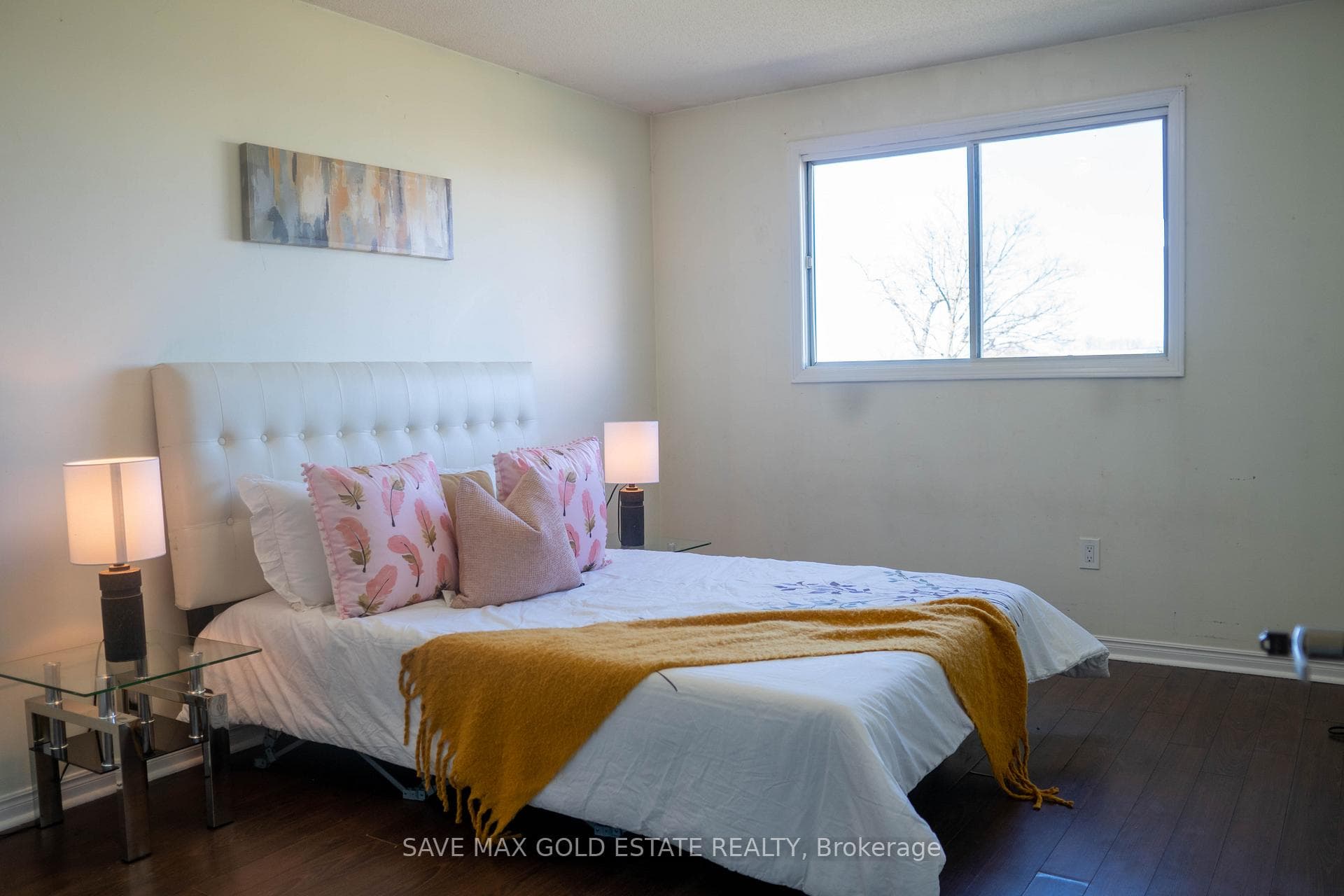 70 Lampman Crescent photo 9