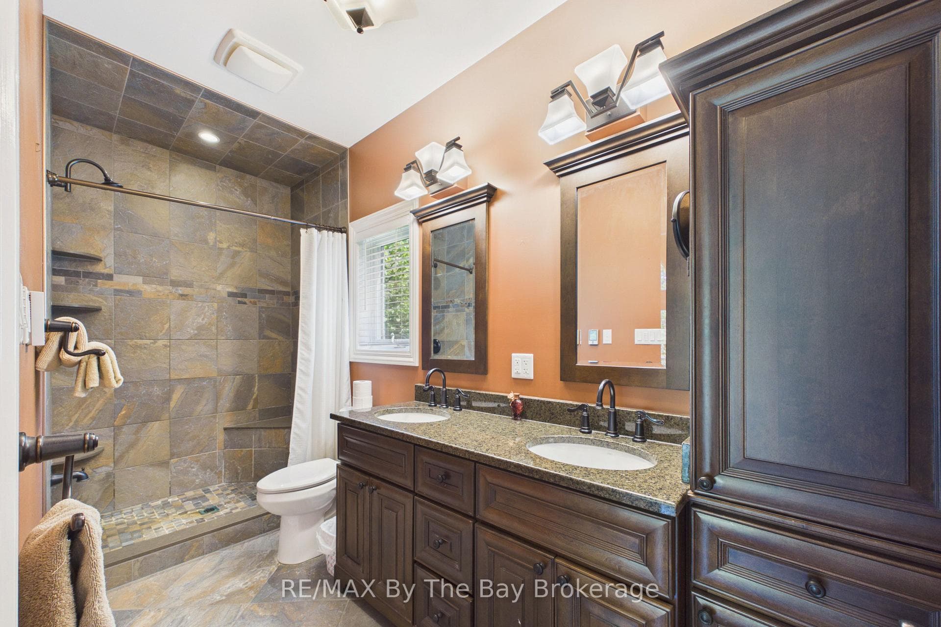 Primary 4 pcs. Ensuite with Walk-in Shower