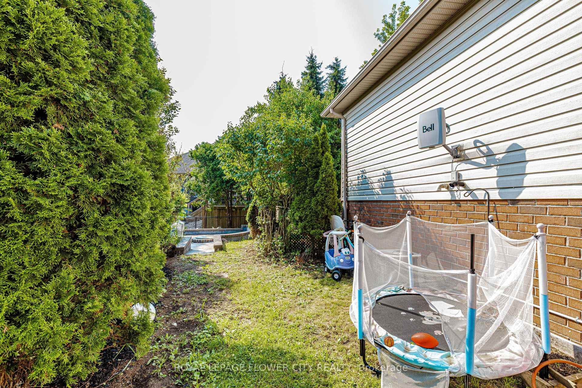 47 QUEENSWAY Drive photo 41