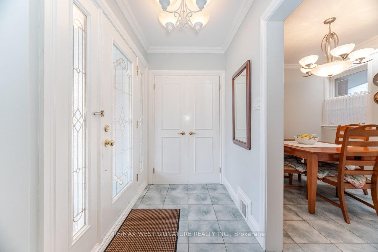 56 Dalegrove Crescent photo 3