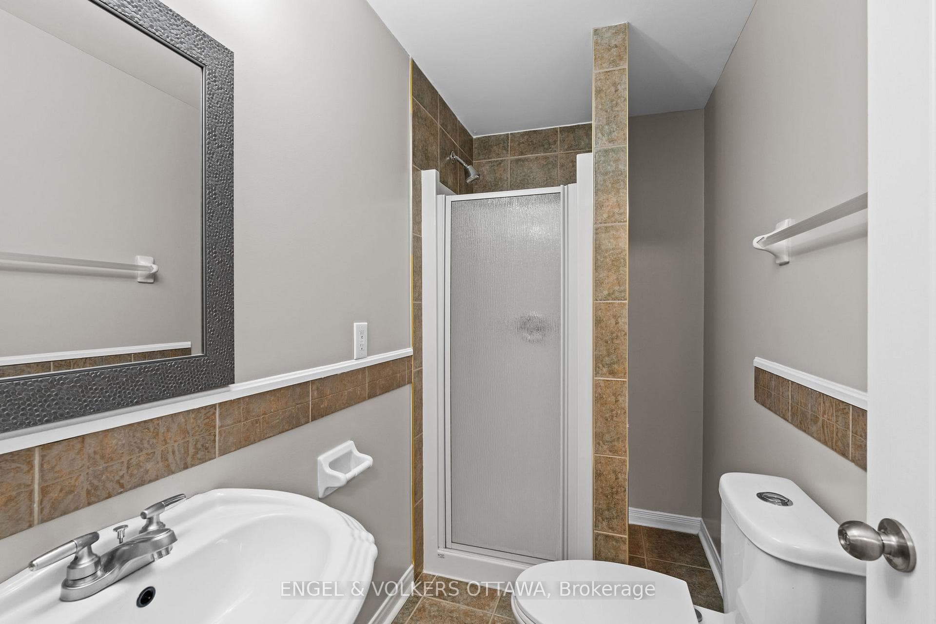 2931 Shadow Hill Crescent photo 30