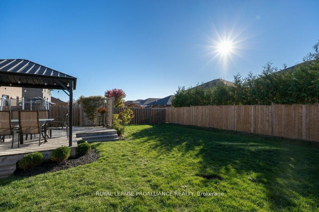 60 Crews Crescent photo 50
