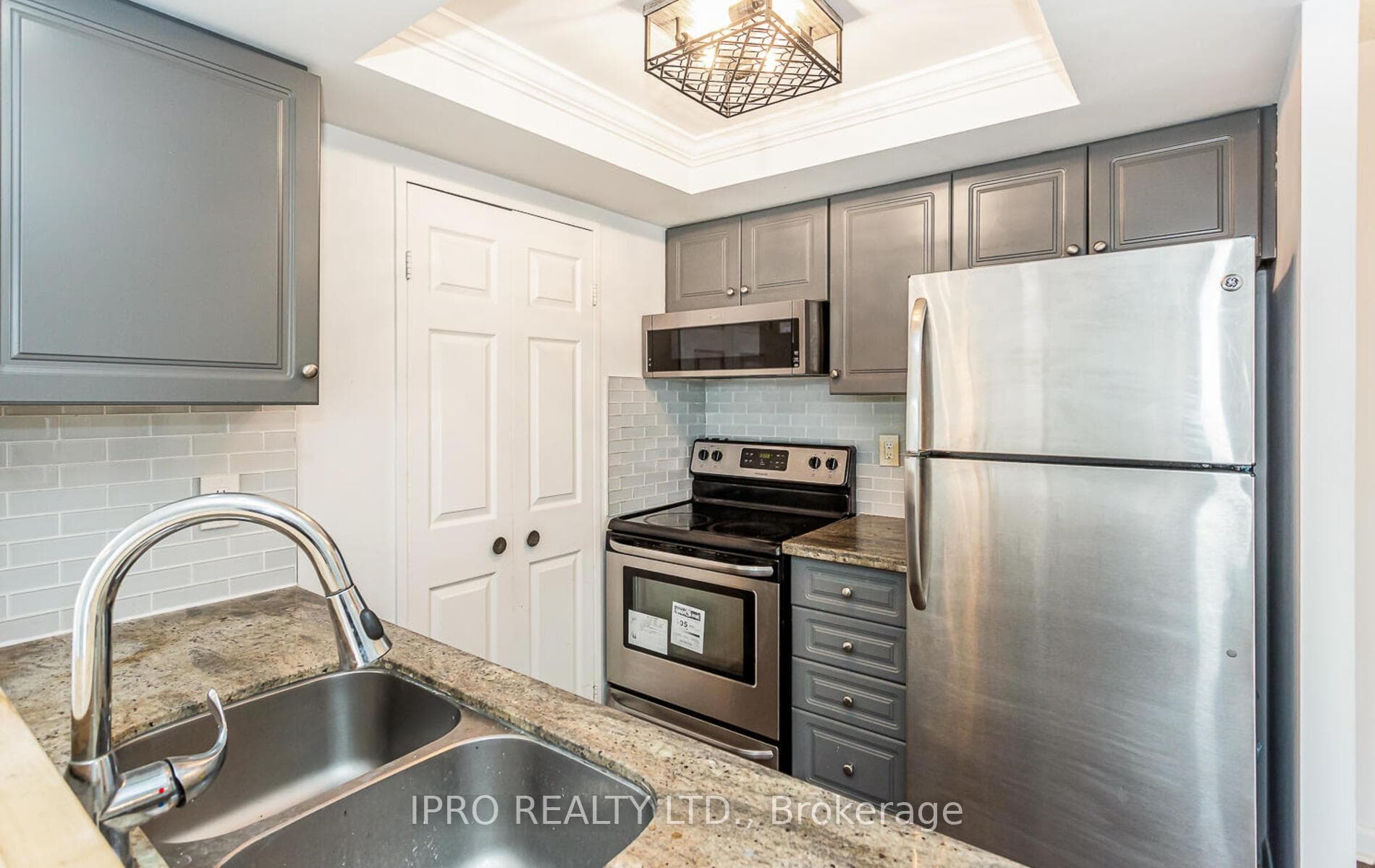 265 Enfield Place Unit 609 photo 25