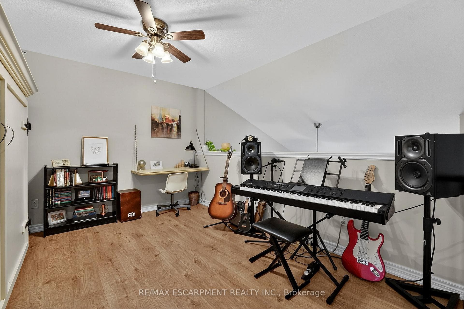 6 Conrad Place photo 27