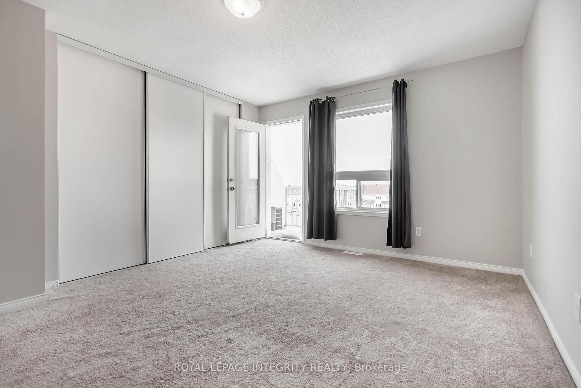 888 LONGFIELDS Drive photo 16