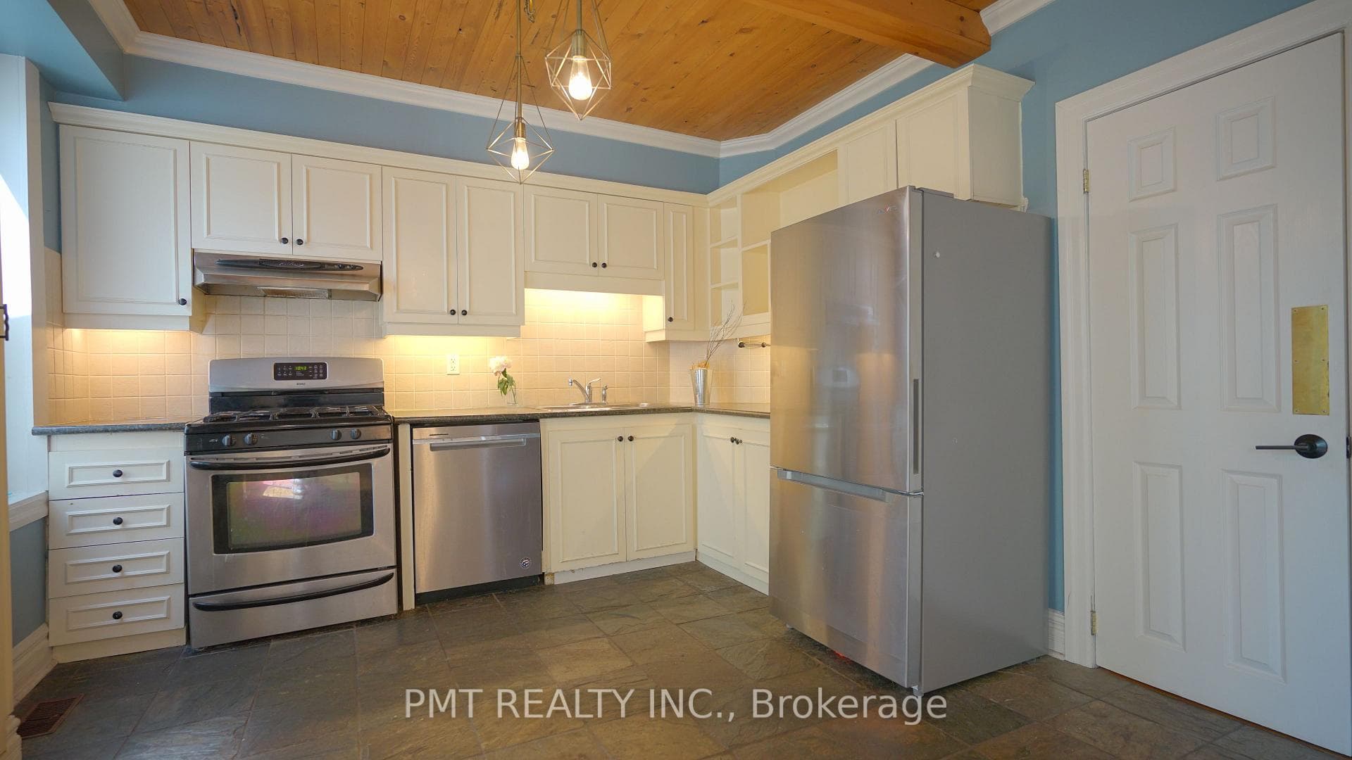 31 Burgess Avenue photo 9